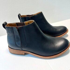 Kork‎ Ease Sz 6M Black Leather Velma Chelsea Boot Pull On Rubber Inserts Outsole
